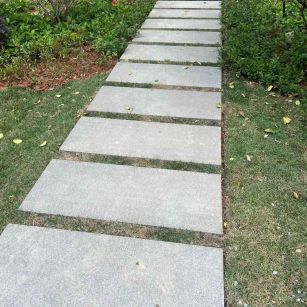 濮阳 芝麻黑小区踏步、汀步石铺装效果