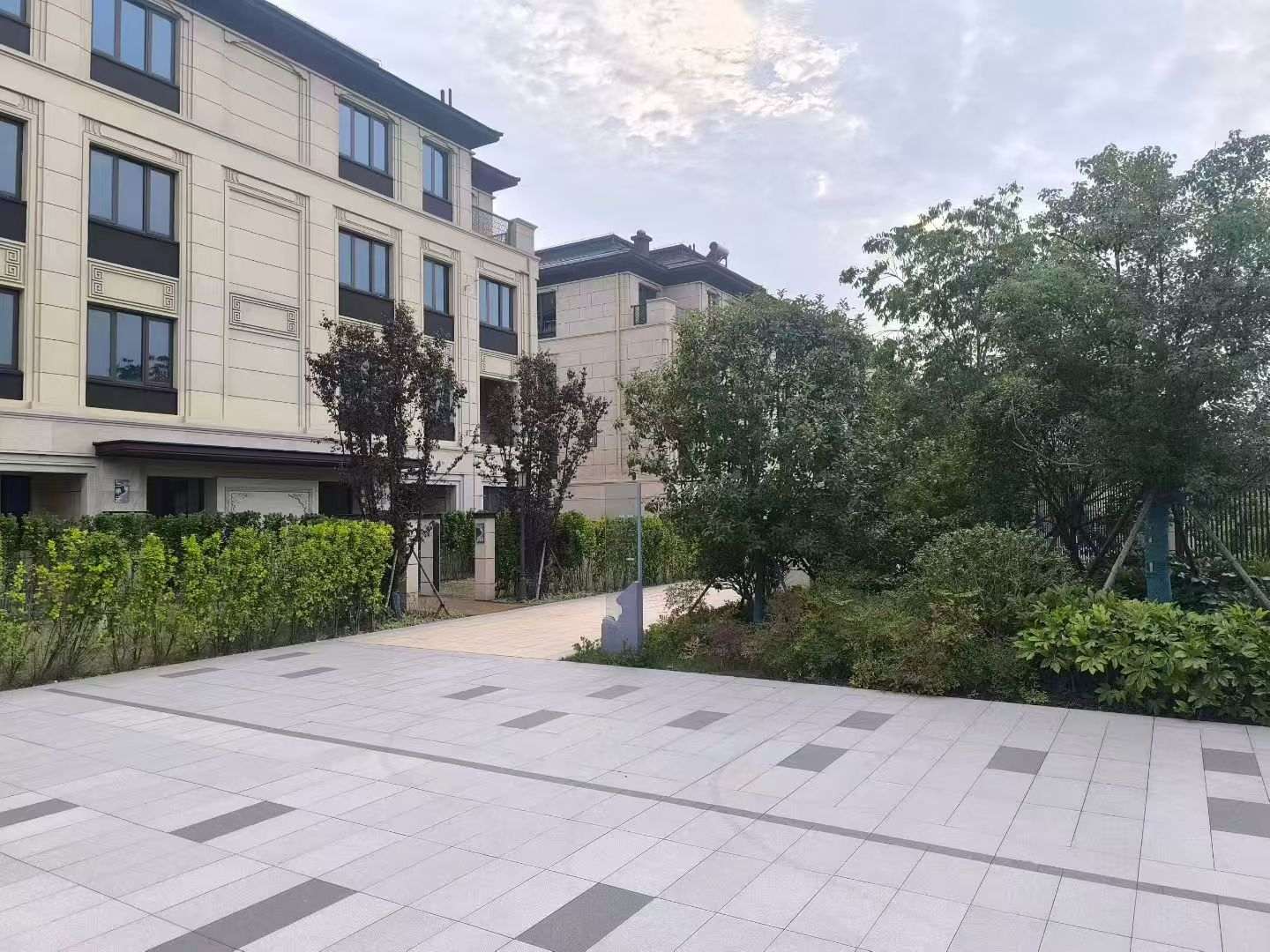 濮阳 芝麻白与芝麻白搭配铺装，尺寸1200*600