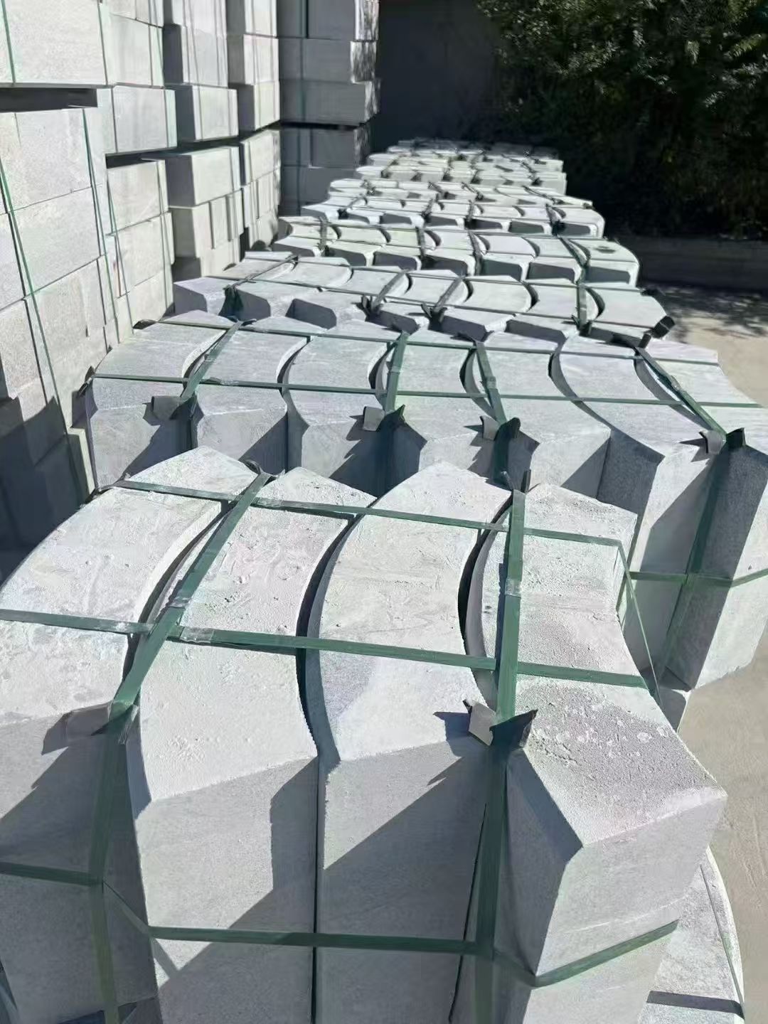 濮阳 芝麻灰弧形路沿石