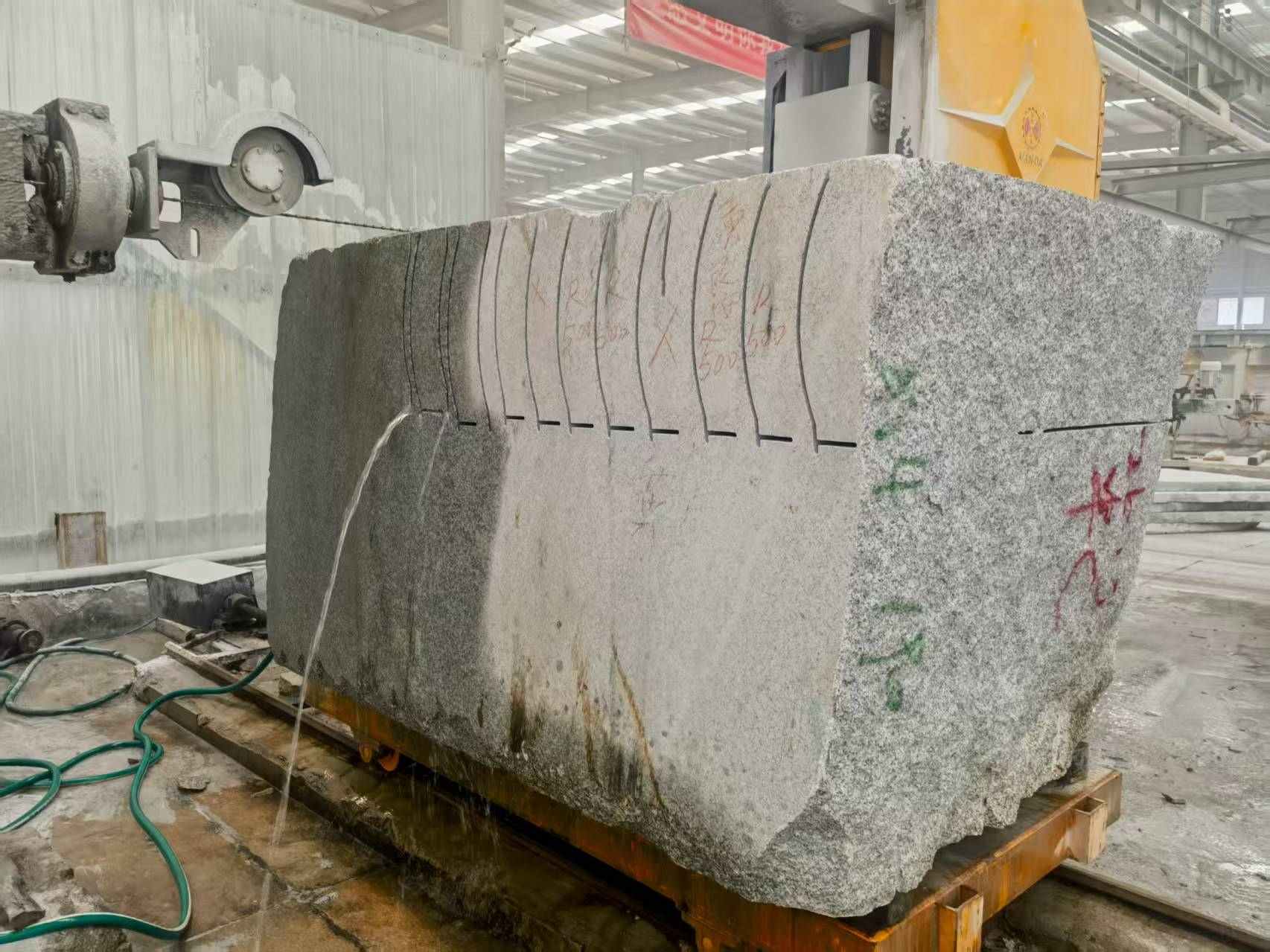 濮阳 602，大花芙蓉白，绳锯加工弧形路沿石