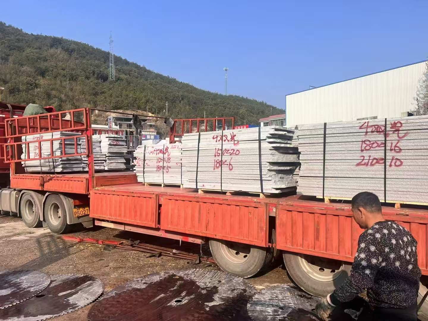 濮阳 芝麻灰花岗岩光面毛板出货日常