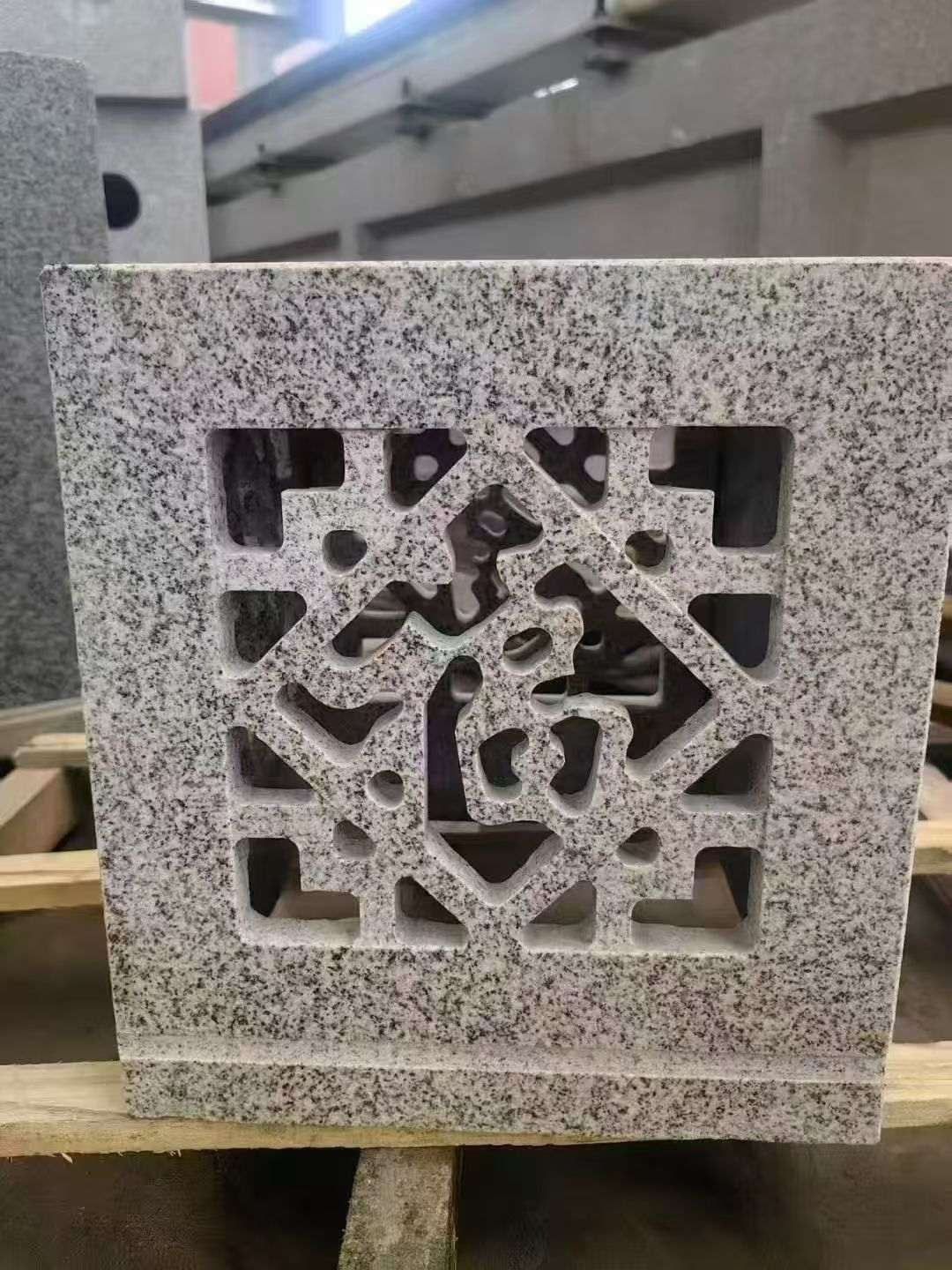 濮阳 芝麻白花岗岩镂空雕花灯笼